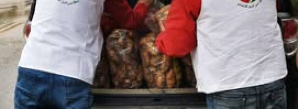 الأهالي يتبرعون وفريق ادارة الكوارث يلبي الحاجات