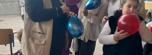 معايدة الأمهات والأطفال في مراكز الإيواء